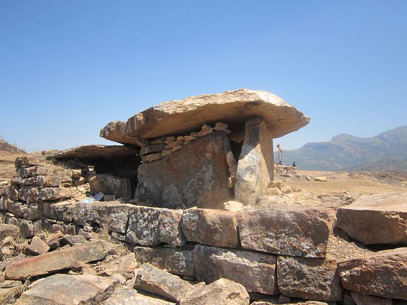 dolmen hills in munnar