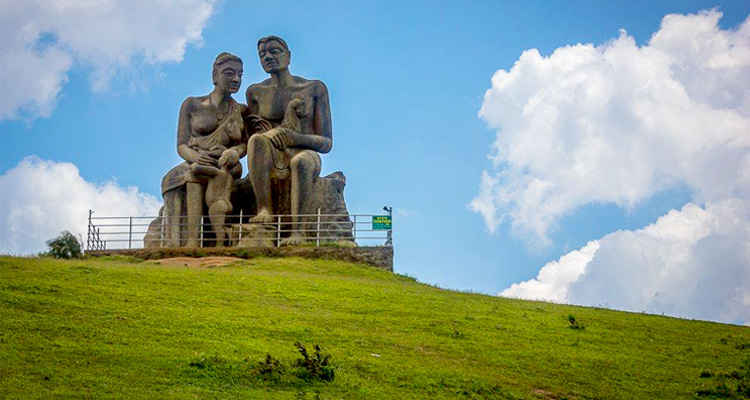 monuments of Kuravar and Kurathi at ramakkalmedu