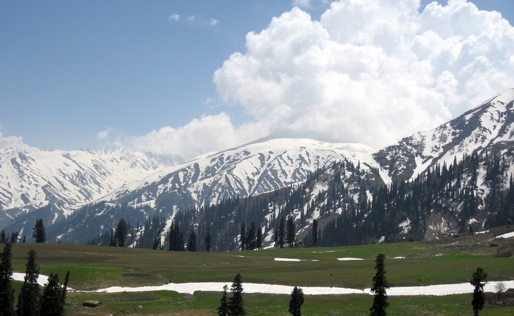 view of hills in Gulmarg